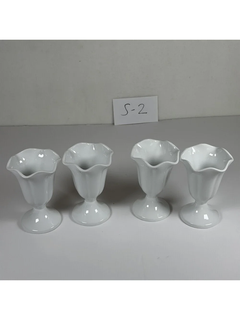 Set of 4 Sur La Table White Porcelain Footed Ice Cream Dessert Bowls Scalloped